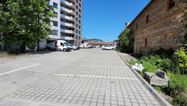 27 parkovacích miest na Alvinczyho ulici